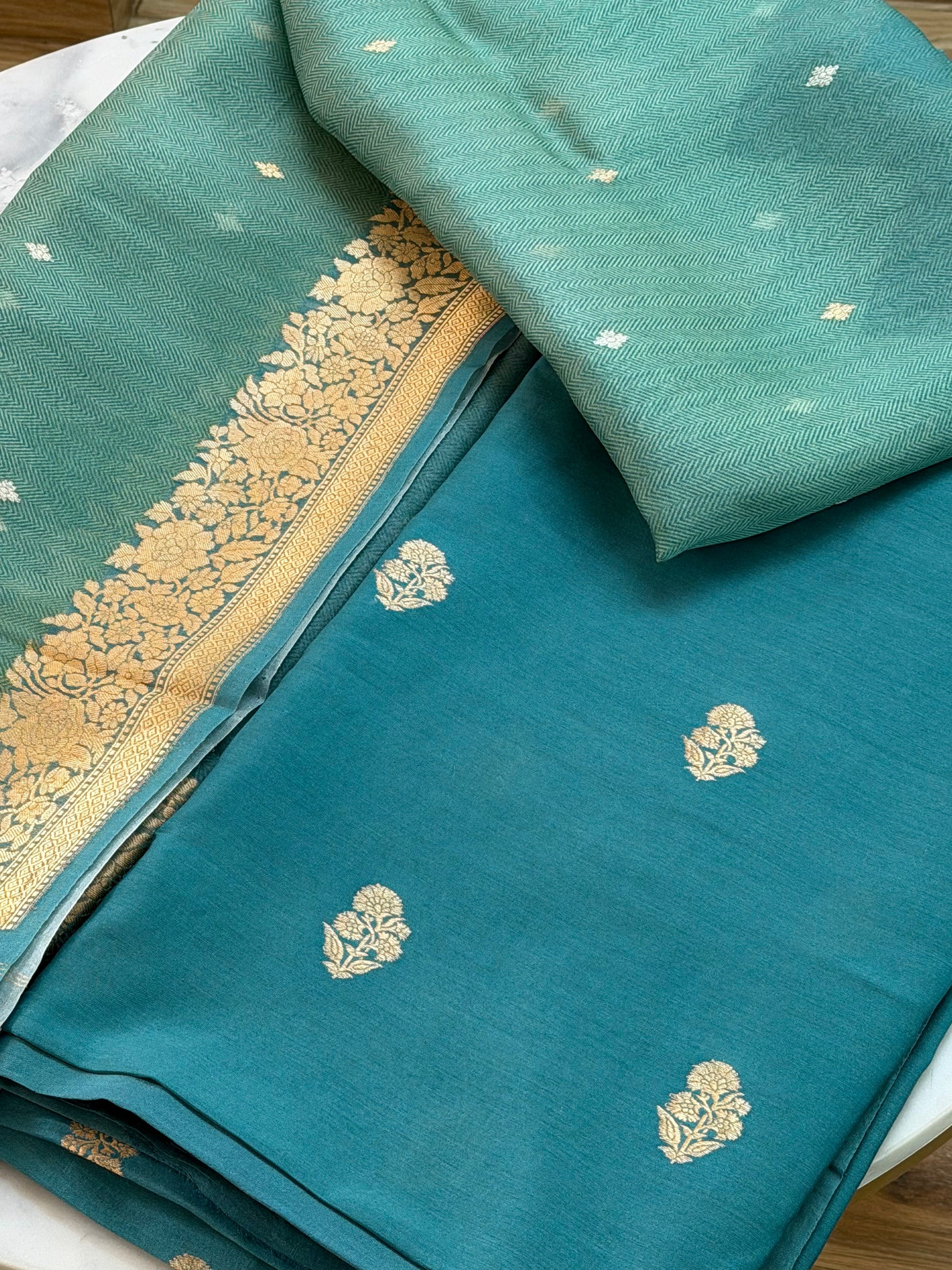 Kadhua Cotton Suit With Kora Silk Dupatta 