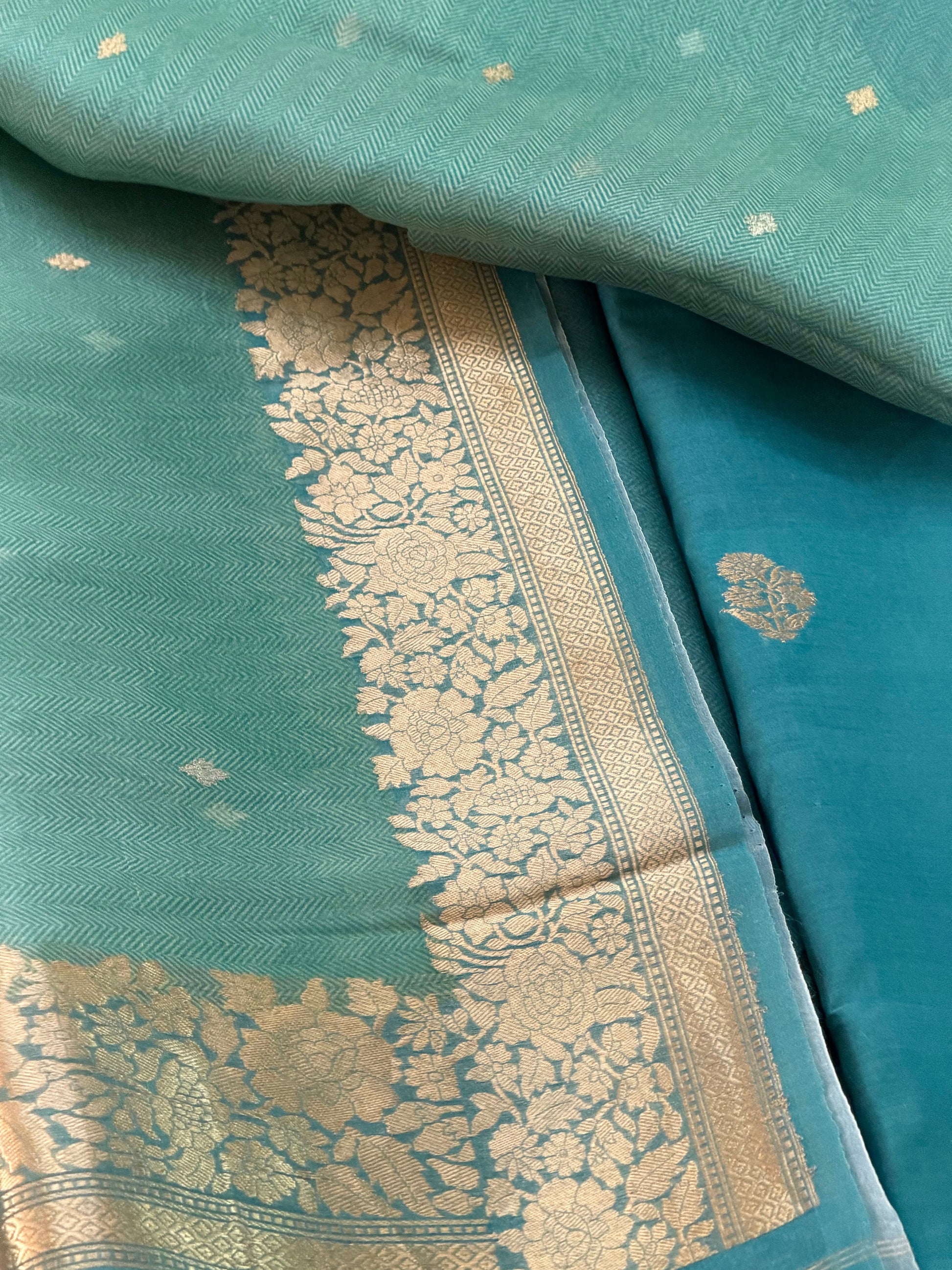 Kadhua Cotton Suit With Kora Silk Dupatta 